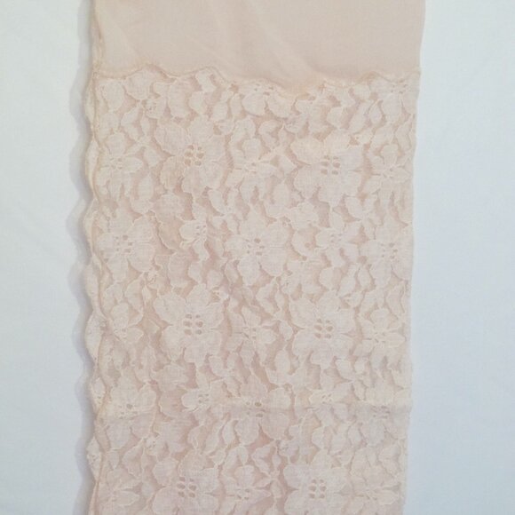 Pink rectangular head scarf or head-kerchief - Picture 2 of 8